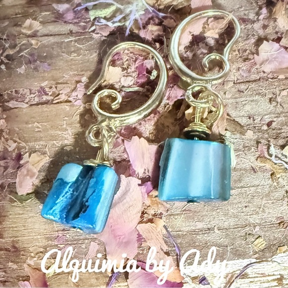 Blue mother of pearl and Gold Earrings - Picture 1 of 1